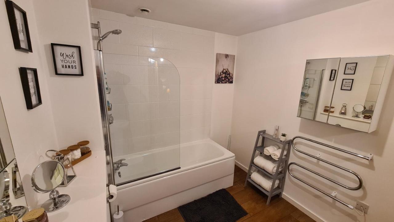 Luxury 2 Bed Apt With Free Wi-Fi & Parking Манчестер Экстерьер фото